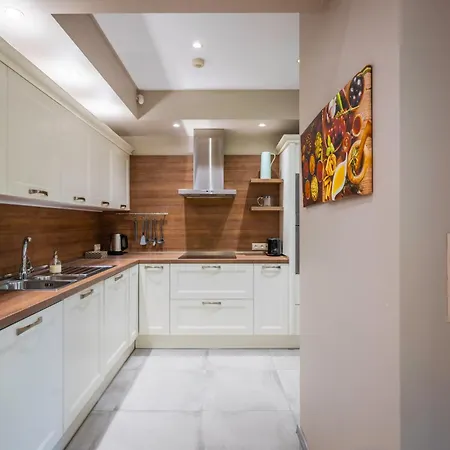 Elegant Escape In The Heart Of The Appartamento Sofia
