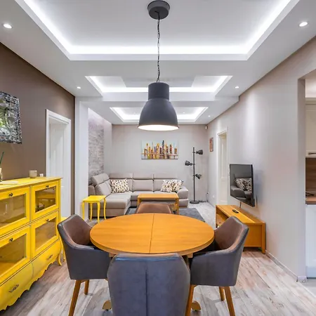 Elegant Escape In The Heart Of The Appartamento