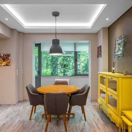 Appartamento Elegant Escape In The Heart Of The *