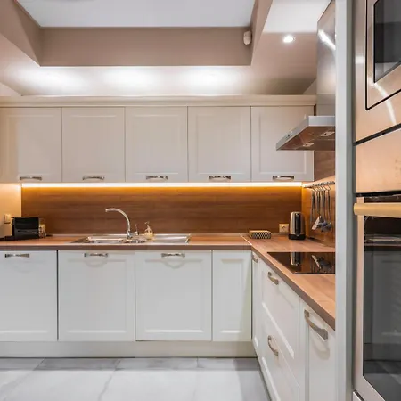 Elegant Escape In The Heart Of The Appartamento Sofia