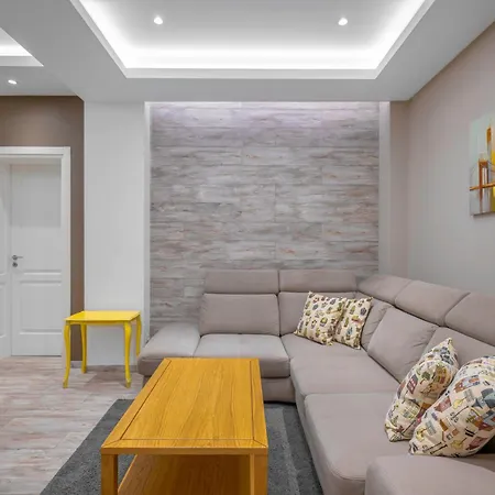 Elegant Escape In The Heart Of The By Flat Mаnager דירה *